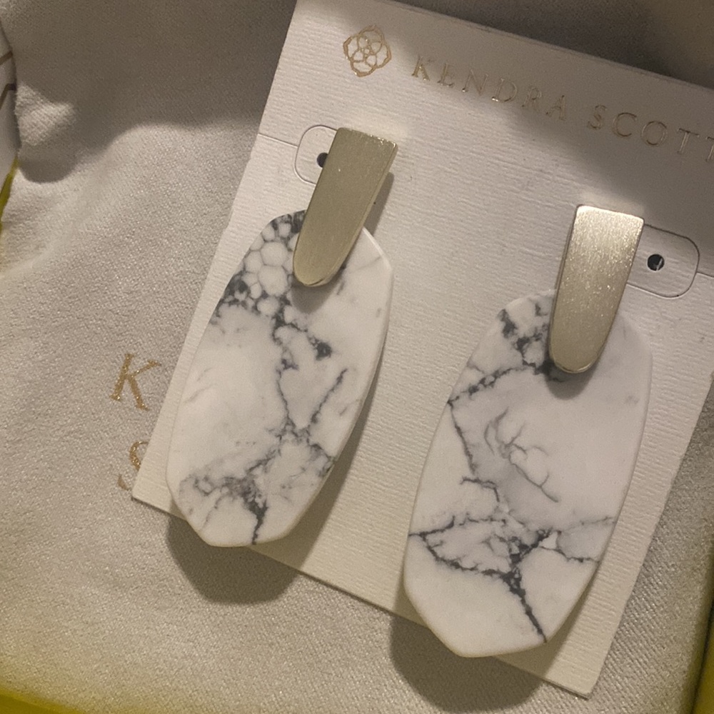 Kendra Scott Aragon white howlite marble earrings - Picture 2 of 3